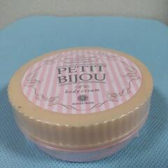 横須賀🆗ヒアルロン酸配合 ボディークリームの画像