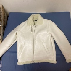 ほぼ未使用　レザージャケット　ホワイト