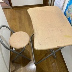 机と椅子　差し上げます。　置き引き可能です。
