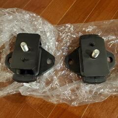 トヨタ　ハイラックスサーフYN系他　エンジンマウント右×２つの画像