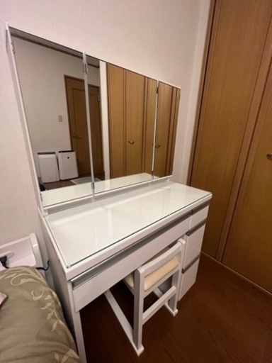 ニトリ　ドレッサー　美品　椅子付き　配達致します。