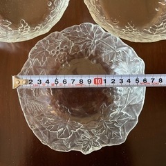 ぶどう柄ガラス　サラダボウルとプレート平皿の画像