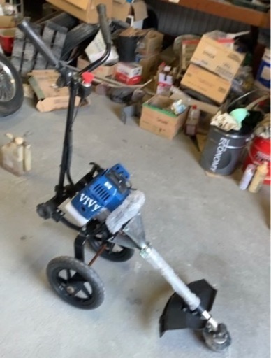 値下げタイヤ付き草刈り機　ほぼ新品に近い