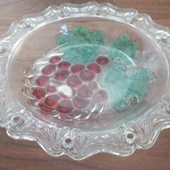 ぶどうデザインの食器一式の画像