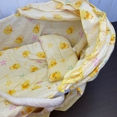 無料！クーハン クーファン☆ベビーキャリー☆かご☆黄色ひよこ柄【こちらは店舗です。浜村鹿野温泉ICから3分 買取本舗 宮本リサイクル 営業時間９～１９時 定休日水曜日】の画像