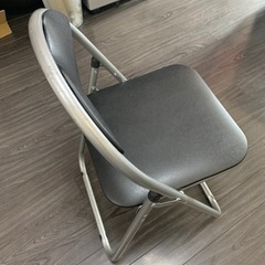 パイプ椅子の画像