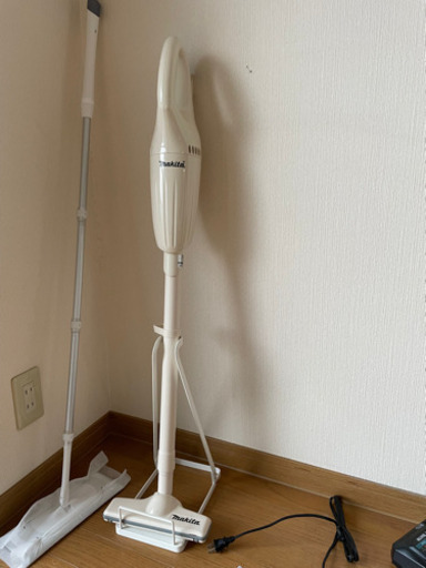 お値下げ　マキタ　掃除機＆充電器