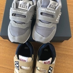 ニューバランス996と西松屋のスニーカー