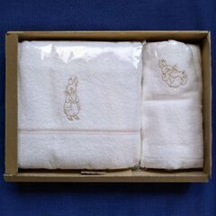 優待品ピータラビット/タオルと強化ガラス製器具の画像