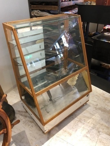 アンティークガラスショーケース　キャスター付