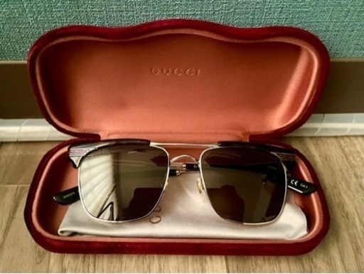 GUCCIサングラス　メガネケースとクリーナー付き！