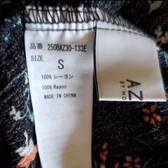 AZUL  BY MOUSSY 花柄トップス　袖無しの画像