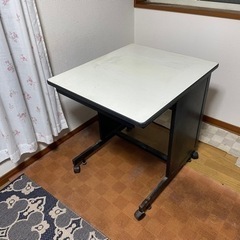 テーブル　机　の画像