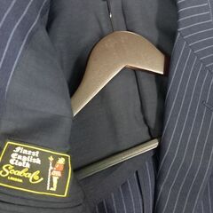 上質なジャケット(右手元に汚れあり)の画像