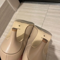 エスペランサ　ベージュパンプスの画像