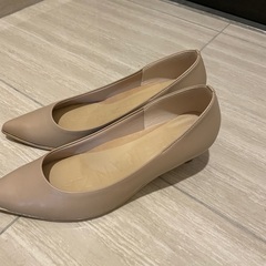 エスペランサ　ベージュパンプスの画像