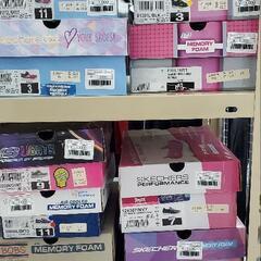 スケッチャーズ 左右サイズ違い キッズの画像