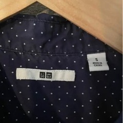 ユニクロ　UNIQLO ドットシャツ　Sの画像