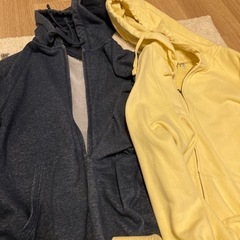 ユニクロ　パーカー　XL 中古品