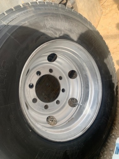 タイア　大型トラック