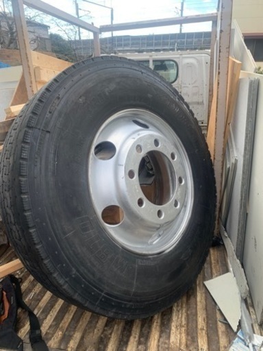 タイア　大型トラック