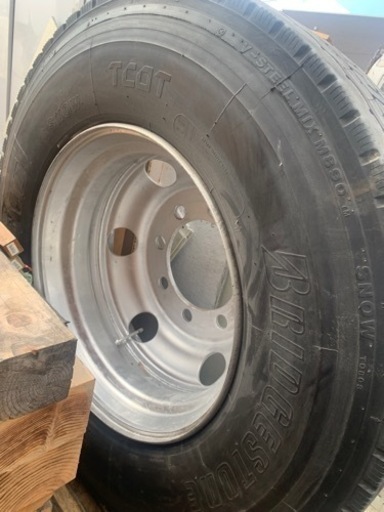 タイア　大型トラック