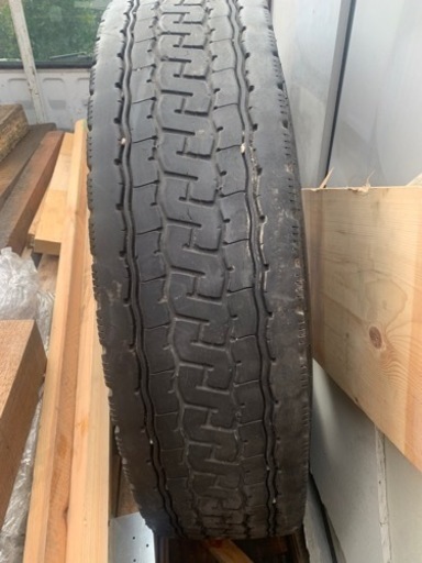 タイア　大型トラック