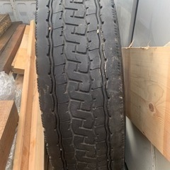 タイア　大型トラックの画像
