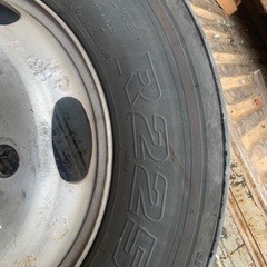 大型トラック　タイアの画像