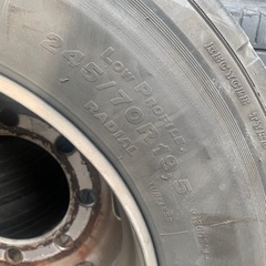 大型トラック　タイアの画像