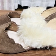 ✨新品✨ PICHE ABAHOUSEファー付革パンプスの画像