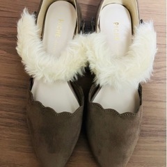 ✨新品✨ PICHE ABAHOUSEファー付革パンプスの画像