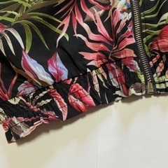 【未着用品】ボタニカル柄 半袖ジップアップの画像