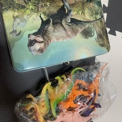 恐竜フィギュア　新品