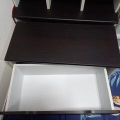 収納と学習机の画像