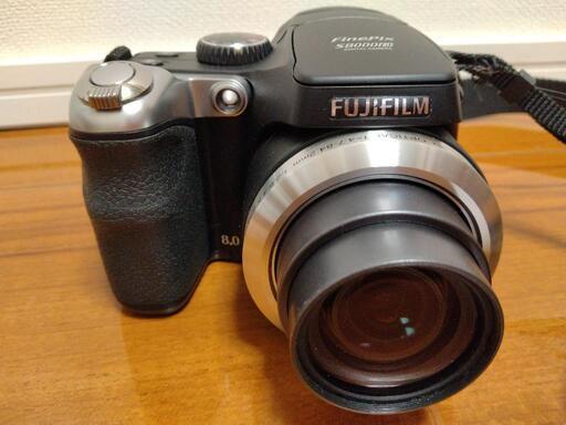 FinePix S8000fd 光学式18倍ズーム　単三電池で動作