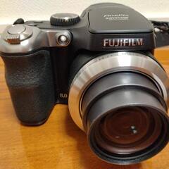 FinePix S8000fd 光学式18倍ズーム　単三電池で動作