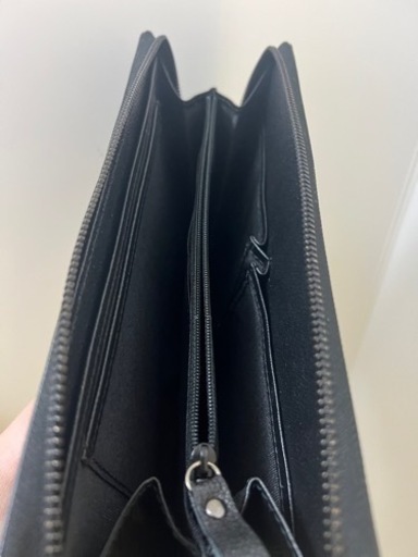 クラッチバッグと財布