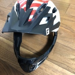 クラトーニ　ヘルメットの画像