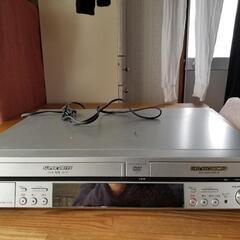 VHS とＤVDプレイヤ-