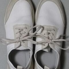 【取引中】　無印良品　ウォーキングなどに　踵の衝撃を吸収するスニーカー２５．０ｃｍ・オフ白

の画像