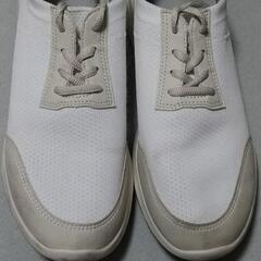【取引中】　無印良品　ウォーキングなどに　踵の衝撃を吸収するスニーカー２５．０ｃｍ・オフ白

の画像
