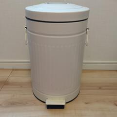 ニトリ　ペダルペールソフトクローズ 20L(アイボリー)
