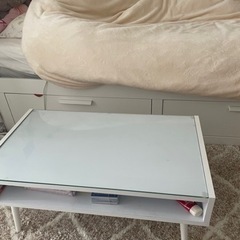 ホワイトローテーブルの画像