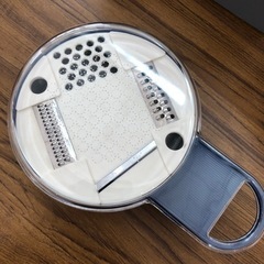 未使用品　万能　調理器　せん切り　スライス　つま切り　おろし　薬味おろし　水切り　便利‼︎の画像