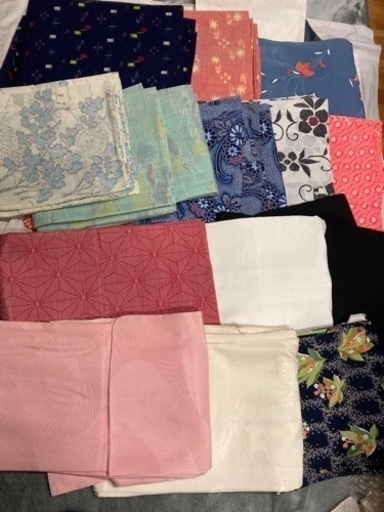 着物、帯、羽織り物、浴衣等　60点以上あります。