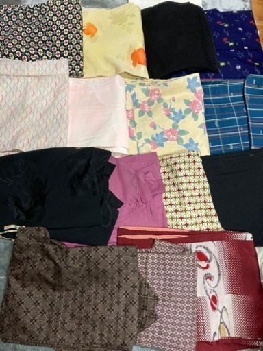 着物、帯、羽織り物、浴衣等　60点以上あります。