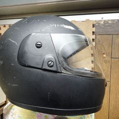 フルフェイスヘルメットです。 サイズはL、こすれ傷あり