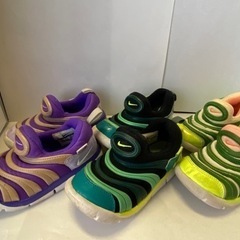 NIKE キッズスニーカー　ダイナモ
