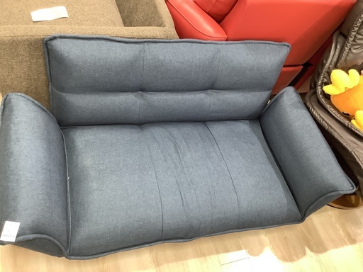 2人掛けソファ ネイビー色 座面までの高さ約30cm 幅約140cm 奥行き約70cm 入荷致しました！